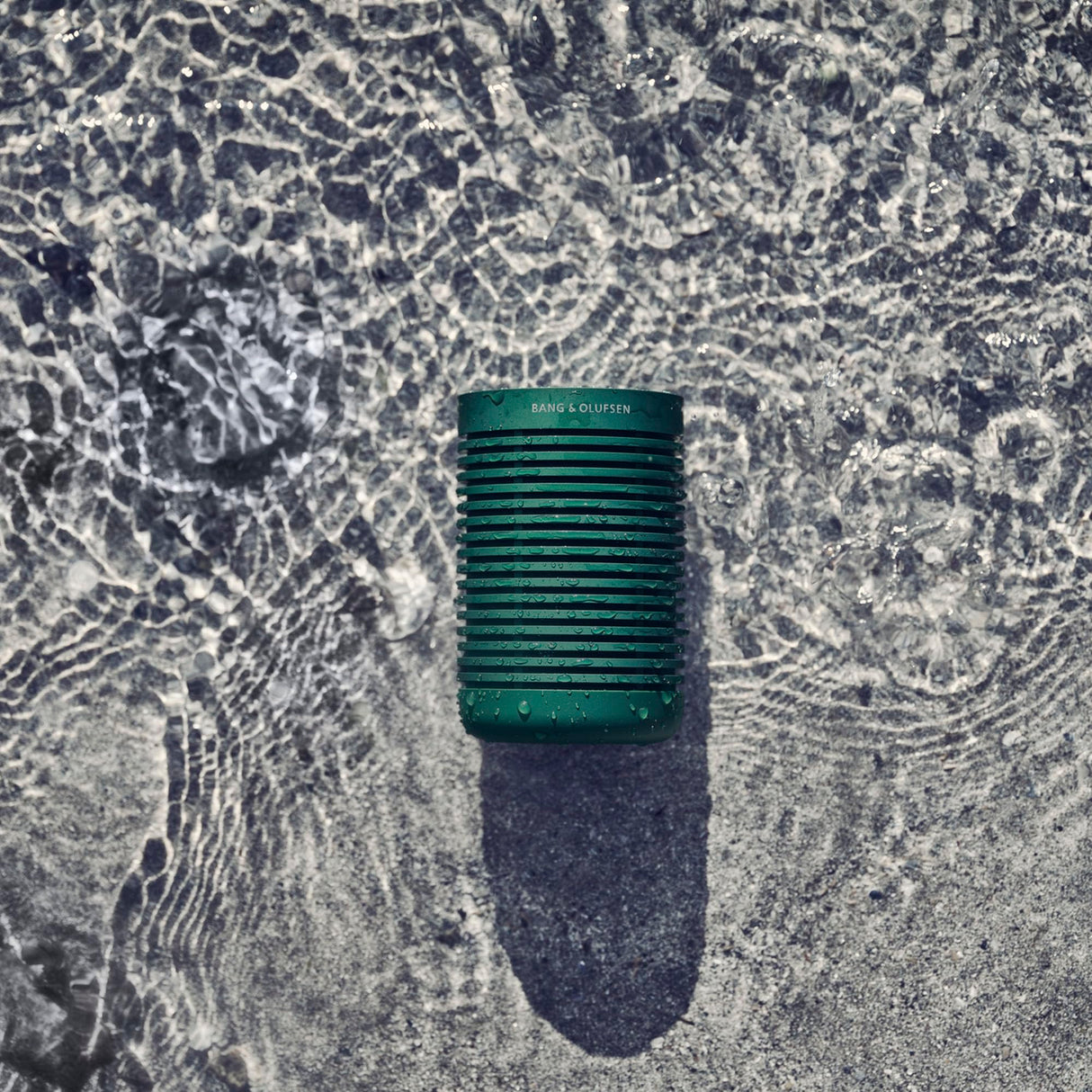 Bang & Olufsen Beosound Explore Altavoz de 360 Grados Bluetooth Portátil Inalámbrico de Alta Gama para Uso en Exteriores, Casa y Viaje, IP67 Resistente al Agua y Polvo, Hasta 27 horas Green