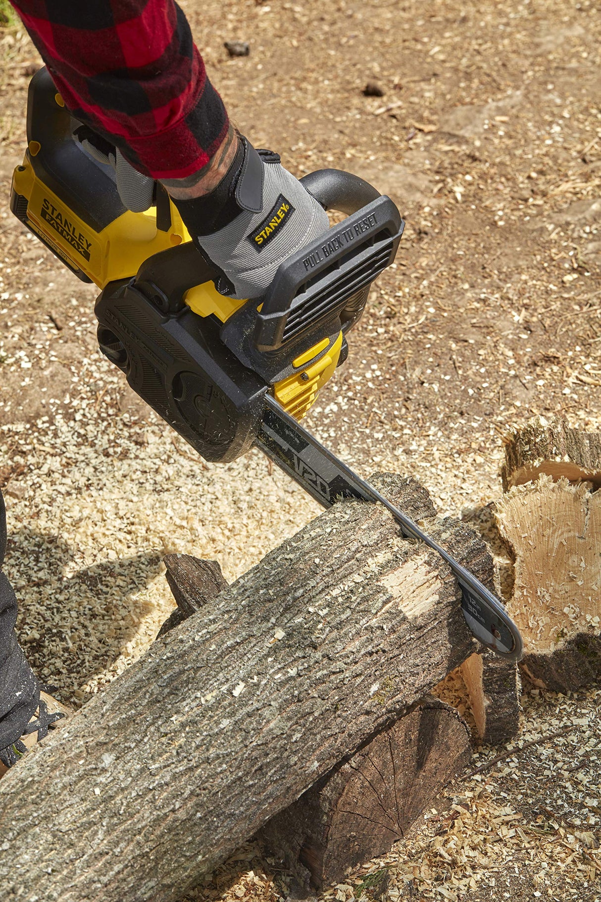 STANLEY SFMCCS630M1-QW - Motosierra V20 con batería 4Ah 30cm