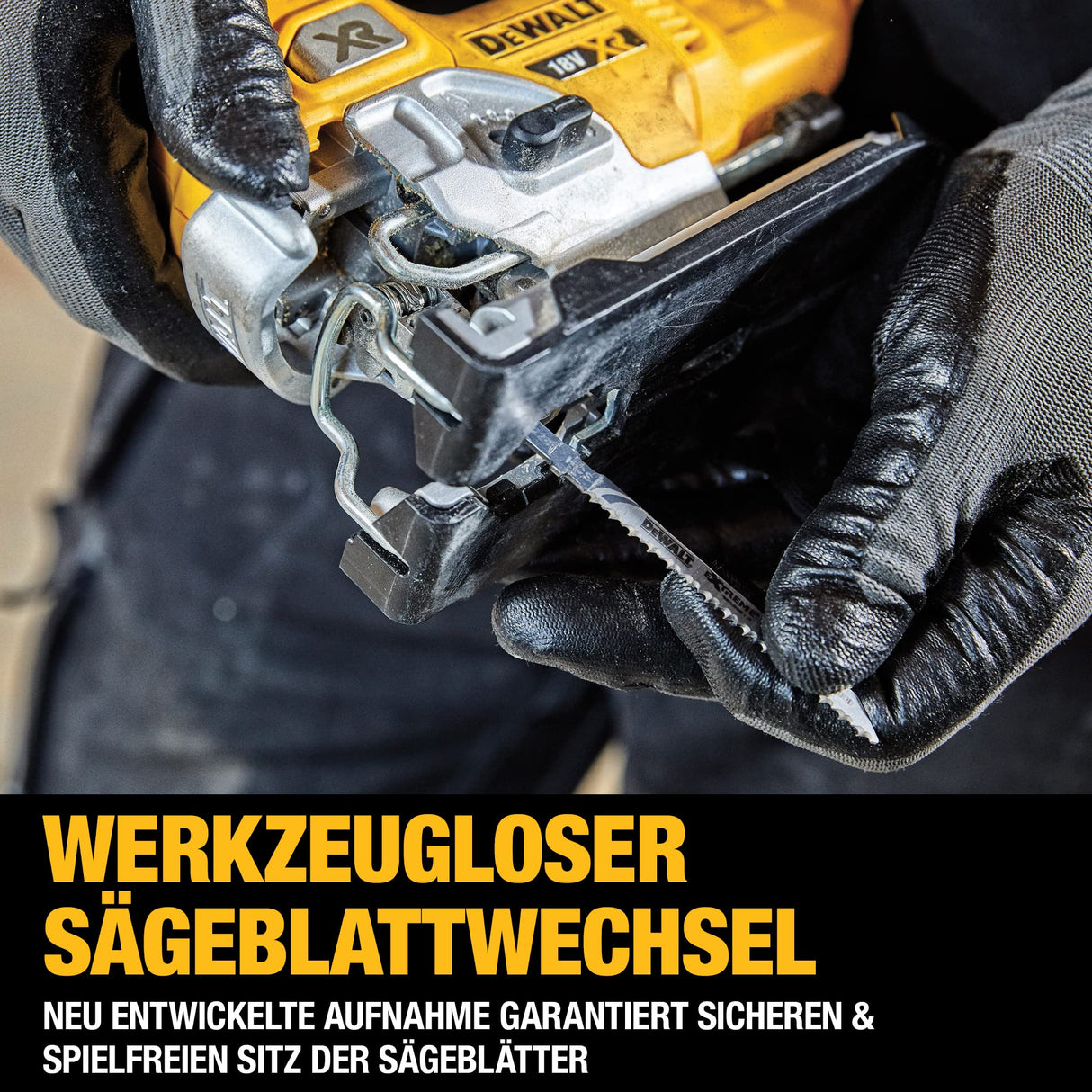 DEWALT Sierra de Calar XR 18V Sin Escobillas, 0-3200 cpm, Corte Bisel 45°, Profundidad en Madera 135mm, Metal 25mm, Acero 10mm, Incluye Maletín TSTAK II - DCS334NT-XJ