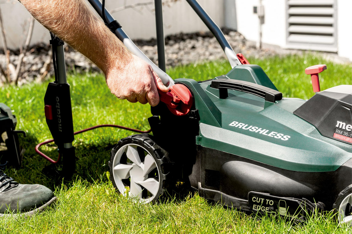 Metabo Cortacésped a Batería 18V RM 36-18 LTX BL 36 - Incluye 2 Baterías, Cargadores y Función Mulching - Ideal para Jardines de hasta 350 m²