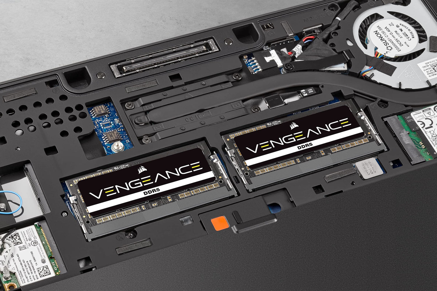 Corsair VENGEANCE DDR5 SODIMM 64 GB (2x32 GB) DDR5 4800MHz C40 (Compatibles con prácticamente todos los sistemas Intel y AMD, Instalación sencilla, Compatibilidad con XMP 3.0) Negro