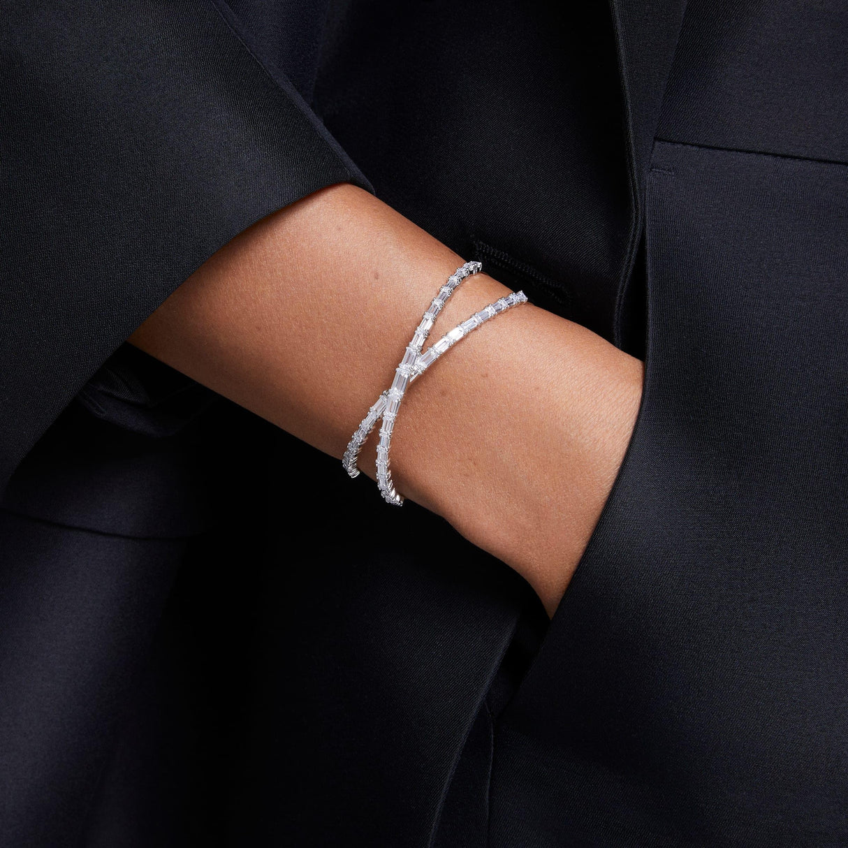 Swarovski Brazalete Hyperbola, Símbolo del infinito, Blanco, Baño de rodio, L