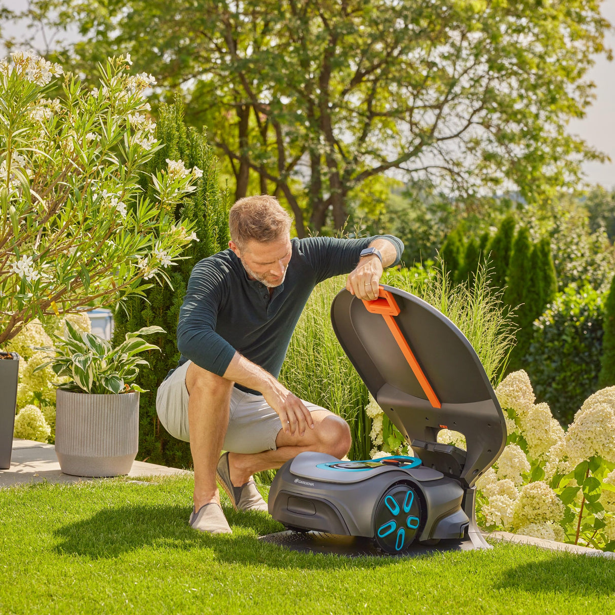 Gardena Cortacésped robótico para garaje: compatible con smart SILENO pro, max, gratuito, protección contra las inclemencias del tiempo, fácil de instalar, protege contra el desgaste (15025-20)