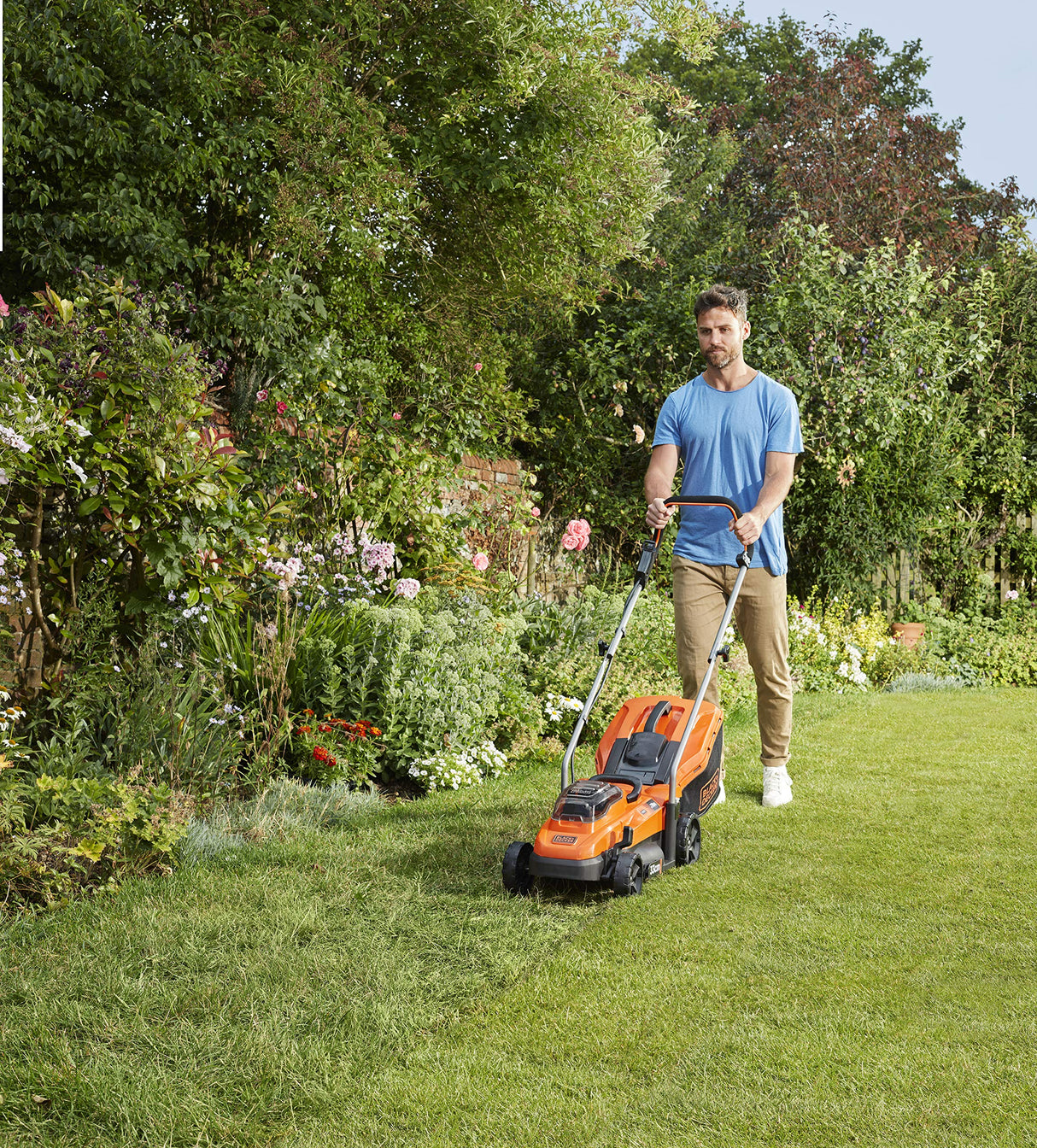 BLACK+DECKER BcmW3318L2,Cortacésped a Batería 18 V, Ancho de Corte 33 cm con 2 Baterias Litio de 2.5 Ah