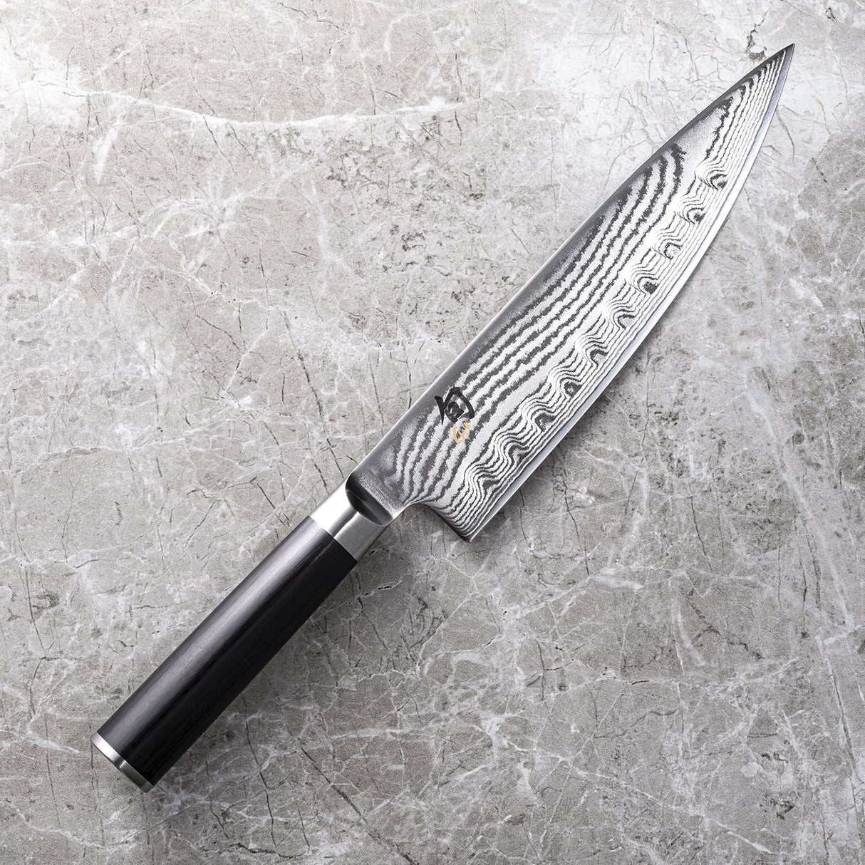 KAI Shun Classic cuchillo de cocina japonés 20 cm de longitud de hoja con alveolos - Cuchillo de Damasco 32 capas núcleo VG MAX - 61 (±1) HRC - Mango de madera Pakka - Hecho en Japón
