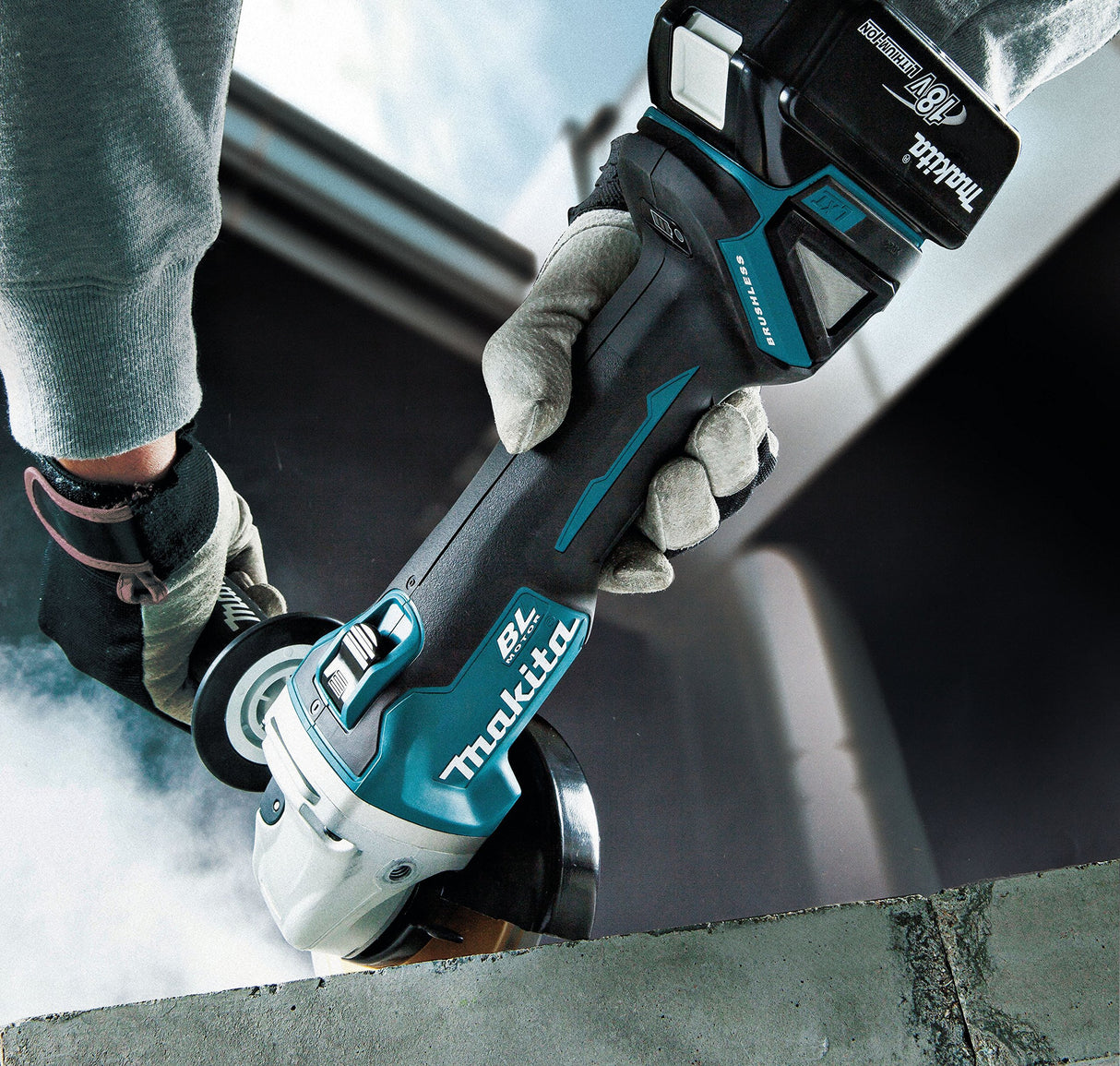 Makita DGA504RFJ3 - Amoladora angular inalámbrica (180 V, 30 Ah, 2 baterías y cargador, 18 V, incluye 5 discos flexibles con 3 x 3,0 Ah)