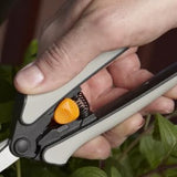 Fiskars Juego de 15 tijeras de podar de micropuntas, cuchillas de acero inoxidable de precisión, asas de agarre suave para cortar y dar forma a plantas pequeñas