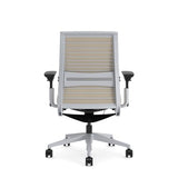 Steelcase Think Glow Up, silla de oficina ergonómica con respaldo de malla, sujeción lumbar regulable en altura y brazos regulables Beige avena