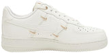 NIKE Air Force 1 ’07 LX, Sneaker Mujer, Sail Sail Sail Metallic Gold, 41 EU