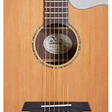 Sevinia Guitarra electroacústica, estilo occidental con parte superior de cedro macizo y parte trasera y laterales de palisandro, ecualizador de 3 bandas, afinador, diapasón de palisandro, bolsa