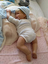 Bebè Reborn Kevin,Mide 52CM,Pesa 2,3KG,Vestido Y con COMPLEMENTOS DE UN Bebe DE Verdad.Vinilo DE Silicona,Mucha Movilidad,ROJECES,PLIEGUECITOS,CAIDA DE CABECITA.Modelos exclusivos.
