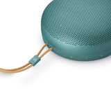 Bang & Olufsen Beosound A1 (3ª Generación) Altavoz Bluetooth Portátil Impermeable con 3 Micrófonos, Certificado C2C - Eucalyptus Green