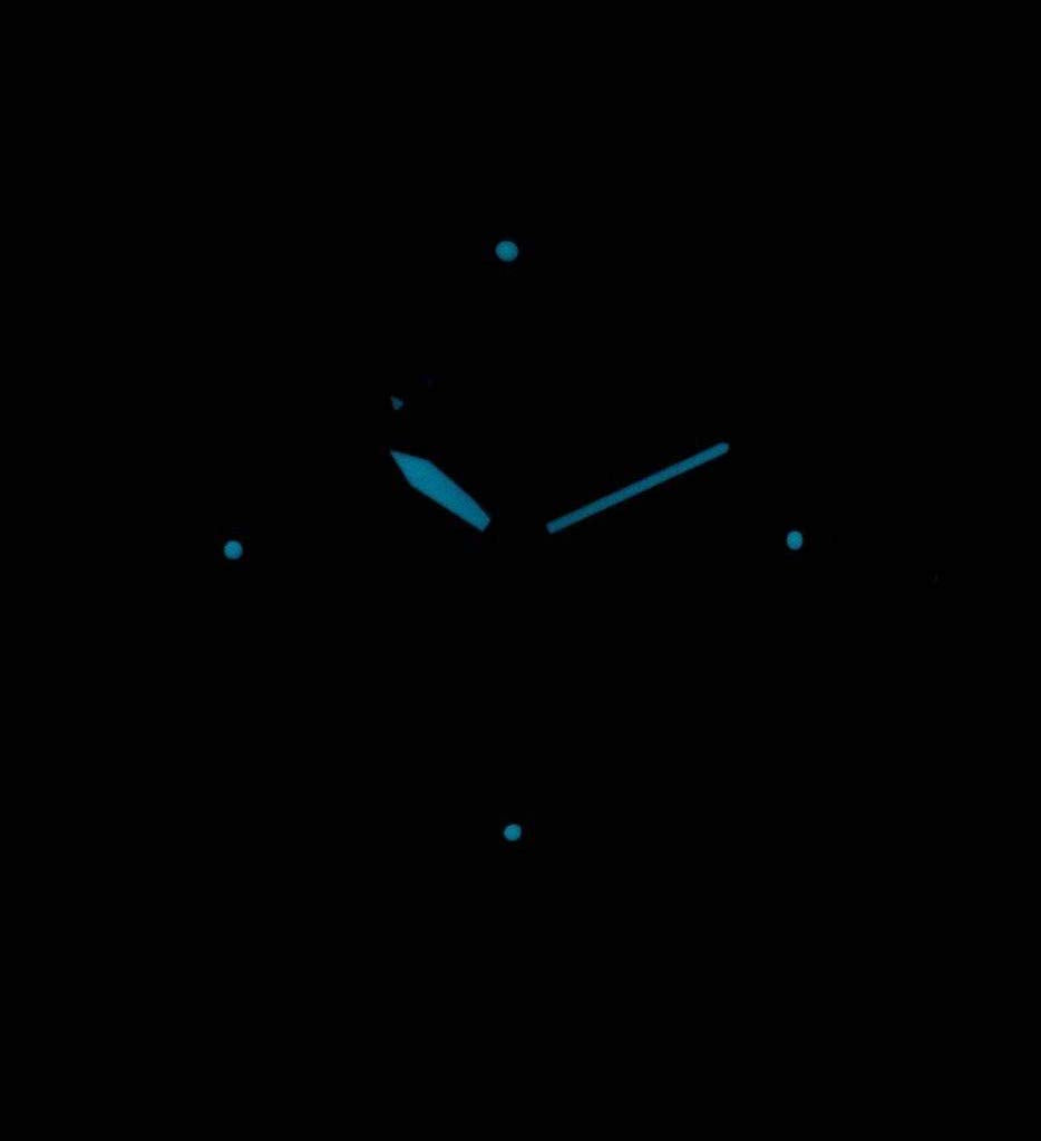 Citizen Reloj Analógico para Hombre de Cuarzo con Correa en Nailon AW5000-16L