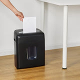 Amazon Basics Trituradora de microcorte 8 hojas capaz de destruir papel CD y tarjetas de crédito, Negro