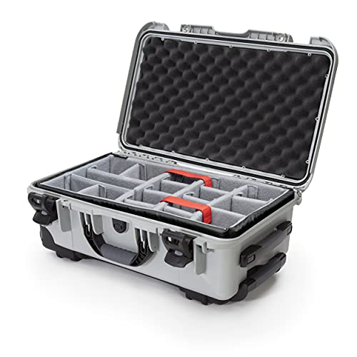 Nanuk 935 - Funda rígida Impermeable con Ruedas y Divisor Acolchado, Color Plateado
