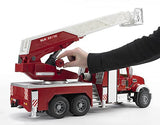 bruder 02821 - Camión de bomberos Mack Granite con bomba - 1:16 Vehículo, Camión de bomberos, Llamada de emergencia, Camión de bomberos, Juguete