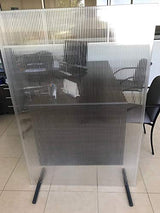 Láser y Plásticos Mamparas de protección separadoras (Pack x 2 uds.) - 100x150cm - Policarbonato celular translúcido - Puestos de trabajo, mesas de restaurante, peluquerías, gimnasios