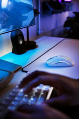 Glorious Gaming Model O 2 Wireless Ratón gaming inalámbrico - Híbrido 2,4 GHz y Bluetooth, 68g superligero, gran batería, sensor PPP 26K, RGB, ambidiestro, 6 botones, deslizadores de PTFE - Blanco