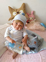 Bebè Reborn Kevin,Mide 52CM,Pesa 2,3KG,Vestido Y con COMPLEMENTOS DE UN Bebe DE Verdad.Vinilo DE Silicona,Mucha Movilidad,ROJECES,PLIEGUECITOS,CAIDA DE CABECITA.Modelos exclusivos.