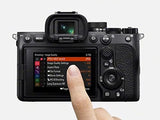 Sony Alpha 7 IV - Cámara sin espejo de fotograma completo (33 MP, enfoque automático en tiempo real, 10 fps, 4K60p, pantalla táctil multiángulo, batería Z de gran capacidad), Color Black
