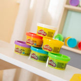 roba x Play-Doh Conjunto de Asientos creativos - Juego de Mesa y Silla de Madera certificada por el FSC con 6 latas de plastilina, 3 Herramientas de Madera y Alfombra Creativa