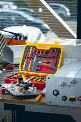 HÖGERT TECHNIK Juego de 25 herramientas de electricista aisladas de 1000 V, destornillador de ranura y cruz, alicates, pruebas de tensión, maletín de plástico