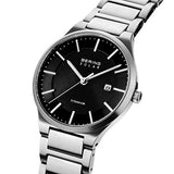 BERING 15239-772 Reloj Solar para Hombre con Caja de Titanio de 39 mm con Acabado Plateado y Esfera Negra, Brazalete de Titanio con Detalles de Titanio, Resistencia al Agua de 10 ATM
