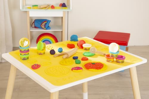 roba x Play-Doh Conjunto de Asientos creativos - Juego de Mesa y Silla de Madera certificada por el FSC con 6 latas de plastilina, 3 Herramientas de Madera y Alfombra Creativa