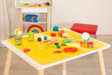 roba x Play-Doh Conjunto de Asientos creativos - Juego de Mesa y Silla de Madera certificada por el FSC con 6 latas de plastilina, 3 Herramientas de Madera y Alfombra Creativa