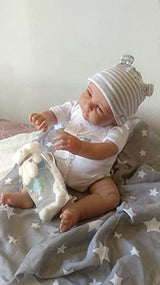 Muñeco Reborn Teo,Reborn DE Vinilo DE Silicona DE 52CM Y 2,3KG.Modelos EXCLUSIVOS,con Certificado de utenticidad,Vestido Y con COMPLEMENTOS DE UN Bebe Real.