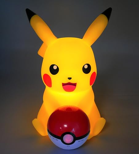 TEKNOFUN - Licencia Oficial Pokemon - Figura Luminosa Pikachu Poké Ball - Altavoz inalámbrico - LED - 2 Modos de iluminación - USB/microUSB (Cable suministrado) - AUX Jack 3,5 mm - 811382