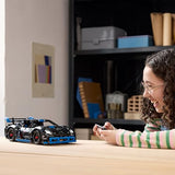 LEGO Technic Coche de Carreras Porsche GT4 e-Performance Teledirigido de Juguete, Kit de Maqueta Interactiva, Regalo para Niños y Niñas de 10 Años o Más, Decoración del Dormitorio y Estantería 42176