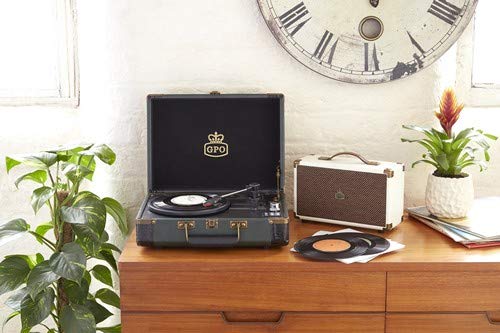 GPO Westwood Retro 25 Altavoz con subwoofer de 25 vatios, Entrada RCA, Bluetooth, Rejilla Vintage y asa de Transporte - Crema y Bronce