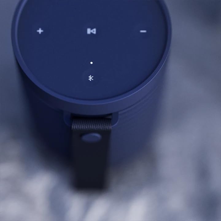 Bang & Olufsen Beosound Explore Altavoz de 360 Grados Bluetooth Portátil Inalámbrico de Alta Gama para Uso en Exteriores, Casa y Viaje, IP67 Resistente al Agua y Polvo, Hasta 27 horas Navy