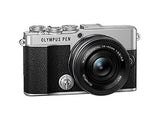 Kit de cámara Olympus Pen E-P7 Plata, Sensor de 20 MP, LCD de Alta definición abatible, 4K, Wi-Fi, Control de Perfil Monocromo y del Color. Incluye M.Zuiko Digital ED 14-42 mm EZ Negro