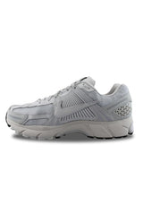 Nike BV1358 Nike Zoom Vomero 5 SP Hombre VAST GREY/VAST GREY-BLACK-SAIL EU 42
