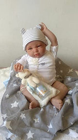 Muñeco Reborn Teo,Reborn DE Vinilo DE Silicona DE 52CM Y 2,3KG.Modelos EXCLUSIVOS,con Certificado de utenticidad,Vestido Y con COMPLEMENTOS DE UN Bebe Real.