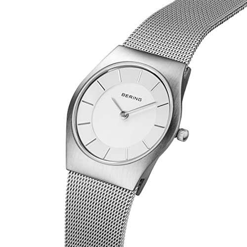 BERING 11930-001 Reloj de cuarzo para mujer con caja de acero inoxidable plateado de 30 mm y esfera blanca, correa milanesa, cristal de zafiro y resistencia al agua de 5 ATM
