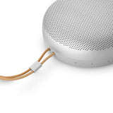 Bang & Olufsen Beosound A1 (3ª Generación) Altavoz Bluetooth Portátil Impermeable con 3 Micrófonos, Certificado C2C - Natural Aluminium
