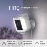 Ring Cámara Plus con luces y enchufe (Spotlight Cam Plus) | Cámara de vigilancia exterior wifi con vídeo HD 1080p, comunicación bidireccional, visión nocturna y focos LED | 30 días gratis de Ring Home