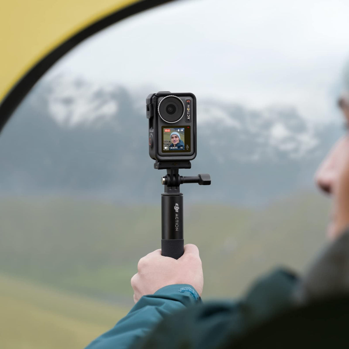 DJI Pack Aventura Osmo Action 3 - Cámara de acción 4K/120 fps, FOV superamplio, HorizonSteady, resistente al frío, gran autonomía, soporte vertical, sumergible a 16 m, videoblogs, brazo extensible