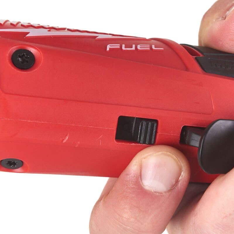 Milwaukee M12FPTR-202X - Kit de trinquete de paso interior de combustible de 12 V, 2 baterías de 2 Ah