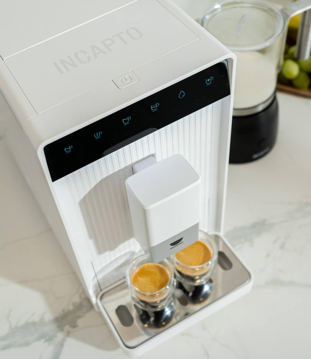 Incapto Aura Cafetera Superautomática | 19 Bares | Botón Doble Espresso | Cafetera de Grano Compacta y Diseño Elegante | Molinillo Regulable | Limpieza automática | Múltiples recetas (Blanco)