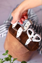 Arcos Set Cuchillos Forjados 5 piezas - Acero Inoxidable Nitrum. 3500 gr. Mango Ergonómico Polioximetileno POM. Serie Riviera Blanc. Hoja delgada con un Borde Suave característico. Color Blanco.