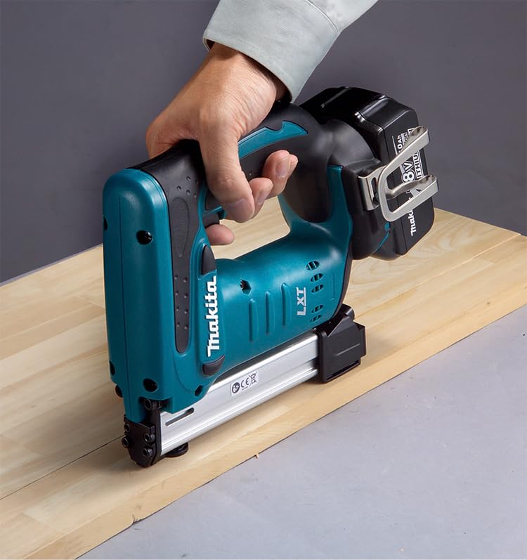 Makita - Grapadora 18v li-ion 6-22mm