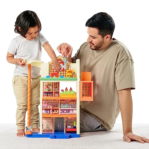 Bluey Hammerbarn - Juego de Compras, 4 Niveles, 22 Pulgadas de Alto con elevación de Trabajo y Retorno de Carro, Incluyendo Luces y más de 45 Sonidos