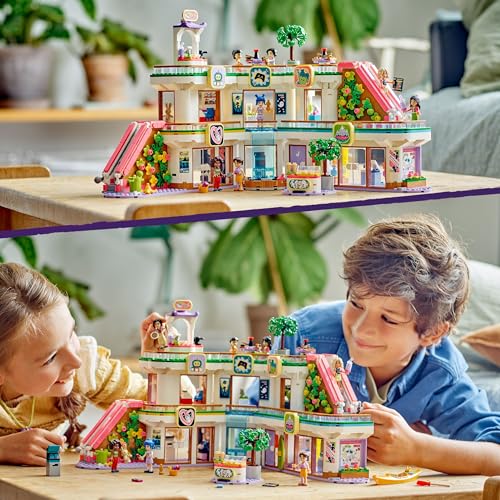 LEGO Friends Centro Comercial de Heartlake City Juguete de Casa de Muñecas apra el Juego de Rol, Maqueta de Construcción con Mini Muñecos de Personajes, Regalo para Niñas y Niños de 8 Años o Más 42604