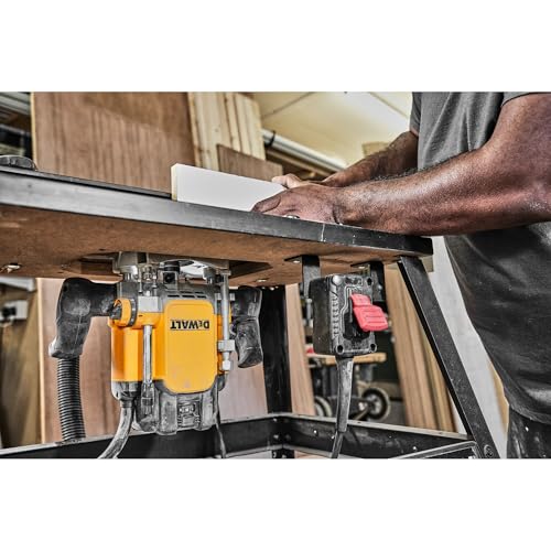 DEWALT DWE627KT-QS - Fresadora 2.300W, Recorrido de corte de 80 mm, Arranque suave y guía paralela, Incluye accesorios, adaptador de aspiración y caja T STAK VI