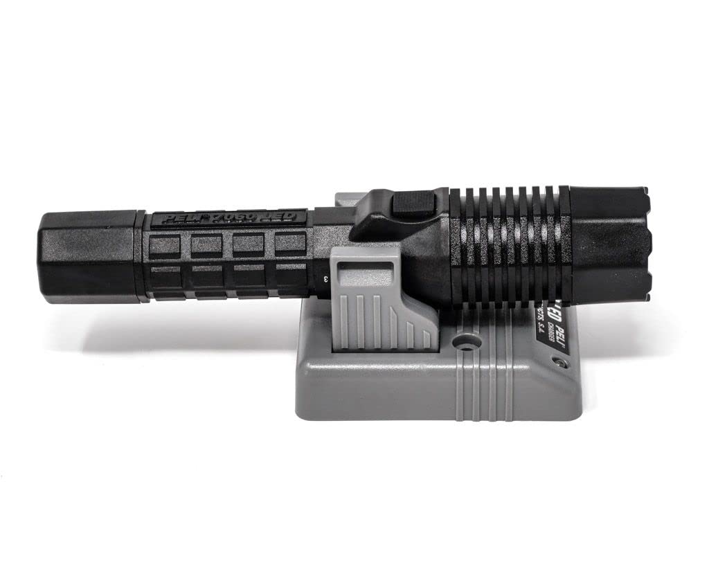 PELI 7060 Linterna LED táctica autoprogramable, Uso Policial y Vigilantes de Seguridad, Resistente al Agua IPX4, 535 Lúmenes, 68h de autonomía, Color: Negro