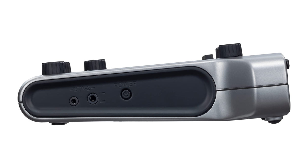 Zoom P4 PodTrak - Podcasting Mixer and Interface